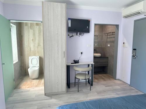TV a/nebo společenská místnost v ubytování Sydney RiseOn Hotel