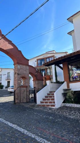 a building with a gate and stairs in front of it at Villas de la Montaña in Taxco de Alarcón