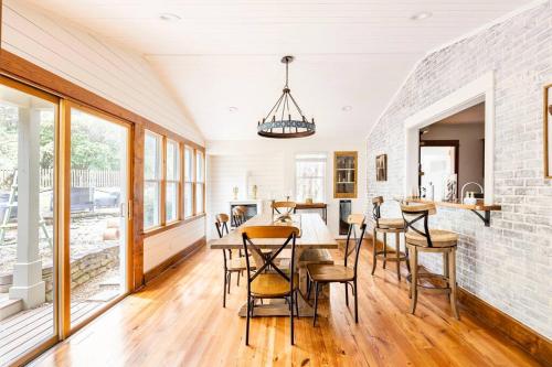 a kitchen and dining room with a table and chairs at Golden Acres Ranch Hot Tub+Gameroom+Creek & wifi in Highlands