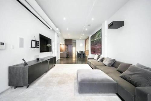 Gallery image of Luxurious 3 BR/2BA Beautifully Renovated Loft in New York