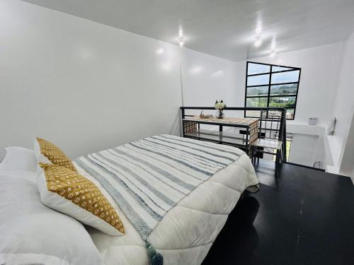 Postel nebo postele na pokoji v ubytování Concetta Tourist Inn Hotel