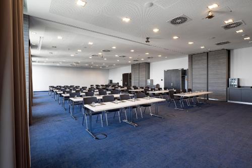 a large room with tables and chairs in it at IntercityHotel Hamburg Dammtor-Messe in Hamburg