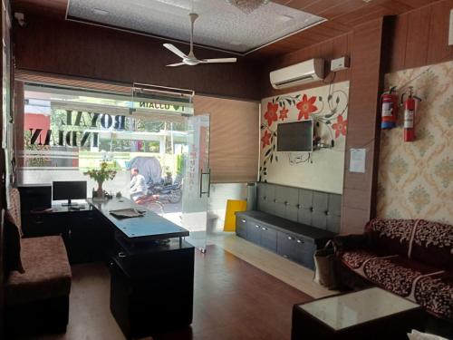Royal Indian Hotel – Photos 2