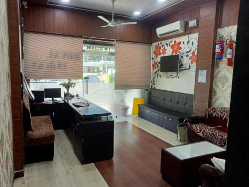 Royal Indian Hotel – Photos 4