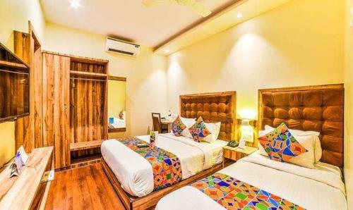 Postel nebo postele na pokoji v ubytování FabHotel Ascot International II - Nr Mumbai International Airport