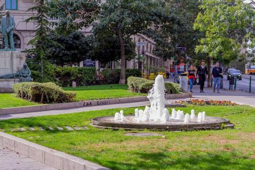a fountain in the middle of a park at Bartók Boulevard Apartment by NW in Budapest
