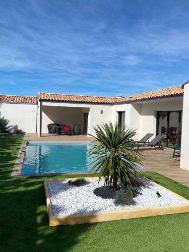 Πισίνα στο ή κοντά στο maison la rochelle 3 étoiles
