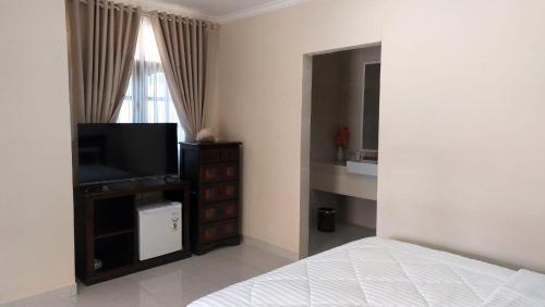Televisyen dan/atau pusat hiburan di Grand Melka Hotel