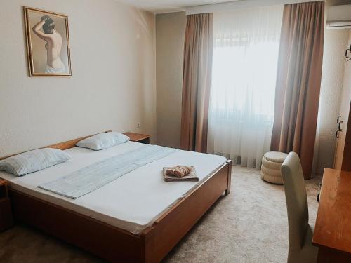 a bedroom with a bed and a window at Motel Dačo in Vitez