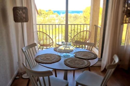 Charmant T2 au calme avec vue mer, proche centre de Collioure et parking