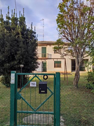 a gate in front of a house with a house at Le ballerine in Crocetta