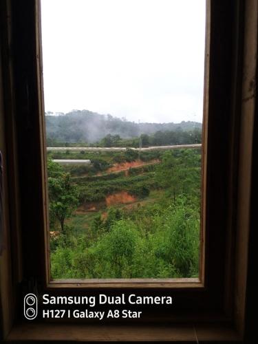 an open window with a view of a field at Tuyên Chiến Home - Nhà Gỗ in Ấp An Kroët
