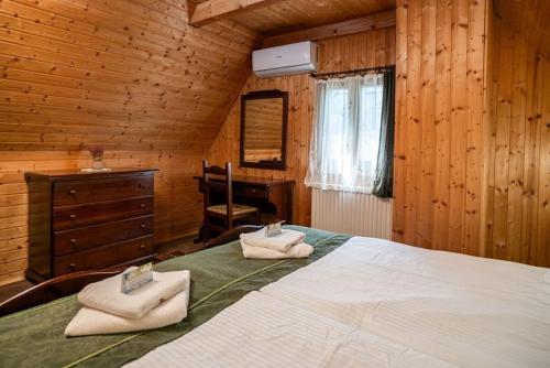 Postel nebo postele na pokoji v ubytování Pristava Lepena Village