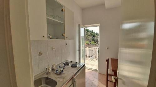 Kuchyň nebo kuchyňský kout v ubytování Apartments Mandalinic