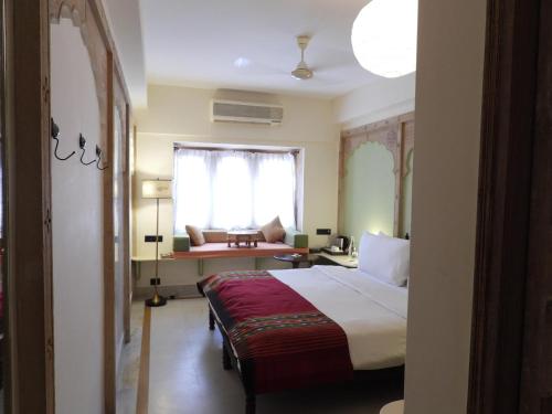 Ένα ή περισσότερα κρεβάτια σε δωμάτιο στο The Stepwell Hotel