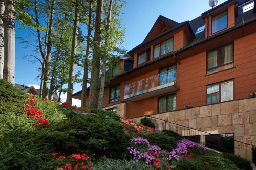 Radisson Blu Hotel & Residencesにある庭