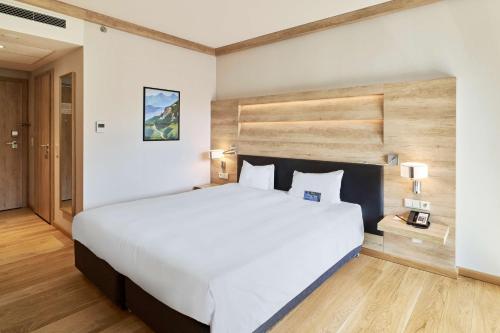 Radisson Blu Hotel & Residencesにあるベッド
