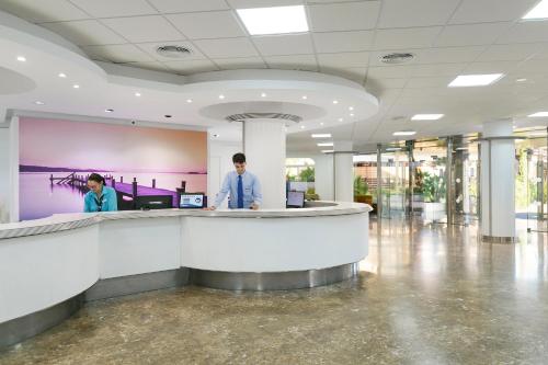 Lobby alebo recepcia v ubytovaní Hotel Best Lloret Splash
