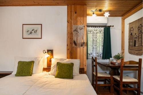 Postel nebo postele na pokoji v ubytování Pristava Lepena Village