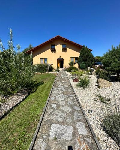 Taman di luar Holiday home U Luboše