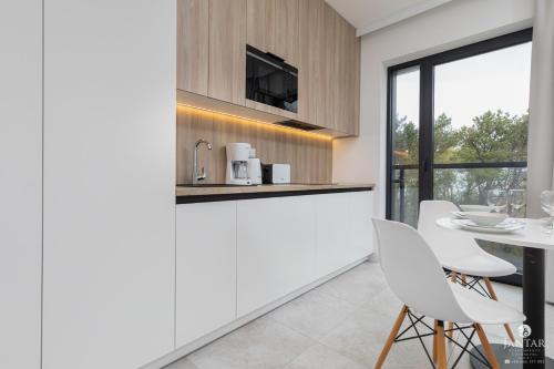 Η κουζίνα ή μικρή κουζίνα στο Shellter Apartments 117 Ł - by Jantar Apartamenty
