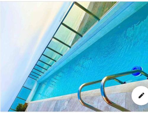 A piscina localizada em Tú hogar frente al mar ou nos arredores
