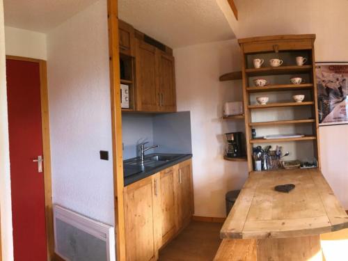 Photo de la galerie de l'établissement Appartement rénové ski aux pieds, centre station - FR-1-181-2464, à Aime La Plagne