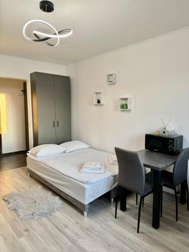 a bedroom with a bed and a table and a desk at Apus de vis in Cluj-Napoca