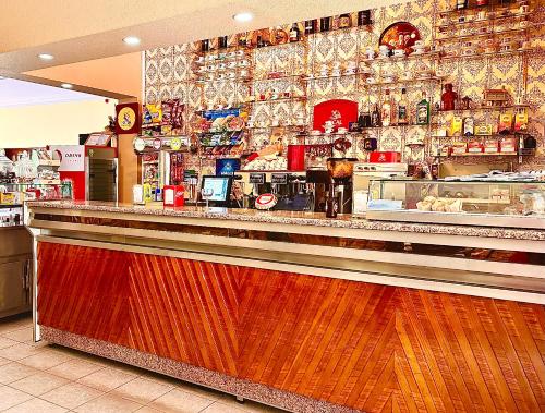 a bar in a restaurant with a counter top at A Cista in Vila da Ponte