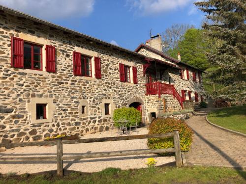 LE PIN BLEU Les Pierres du Chomeil