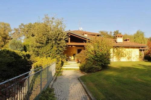 Φωτογραφία από το άλμπουμ του CIAREI alloggio in villa prima collina biellese σε Tollegno