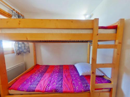 Dviaukštė lova arba lovos apgyvendinimo įstaigoje Appartement Les Saisies, 2 pièces, 4 personnes - FR-1-594-222