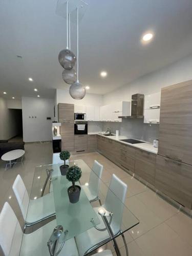 Swieqi : Central 3-Bed Apartment tesisinde mutfak veya mini mutfak