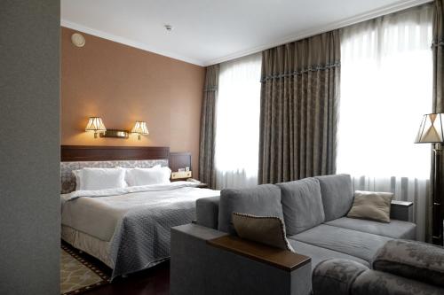 Postel nebo postele na pokoji v ubytování AllureInn Hotel and Spa
