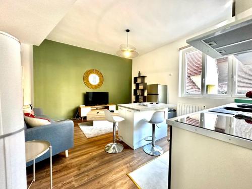 Ruang duduk di L'Herboriste - Appartements meublés