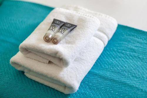 a toothbrush sitting on top of a white towel at Stunning 5BR house wgarden & terrace, SE London in London