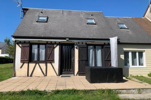 Pretty Norman pearl with garden