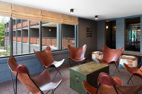 Χώρος καθιστικού στο Rhode's Motor Lodge