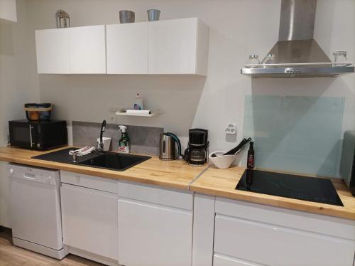 Dapur atau dapur kecil di Gîte de charme - 3 chambres, 5 lits - de 4 à 7 personnes