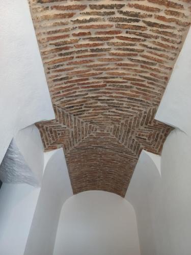 a close up of a brick ceiling at Vila Salero I in Moncarapacho