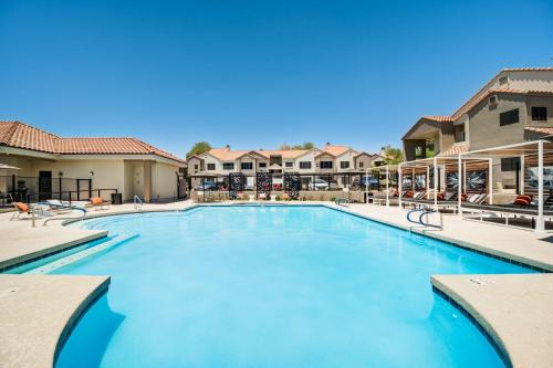 a large swimming pool at a apartment complex at Spacious Modern Apartments at Hideaway North Scottsdale close to Kierland Commons in Scottsdale