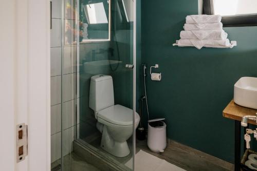 Ένα μπάνιο στο Spacious studio near lake
