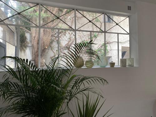 Afbeelding uit fotogalerij van Artist's Home - Villa & Private Courtyard - 200m2 in Parijs