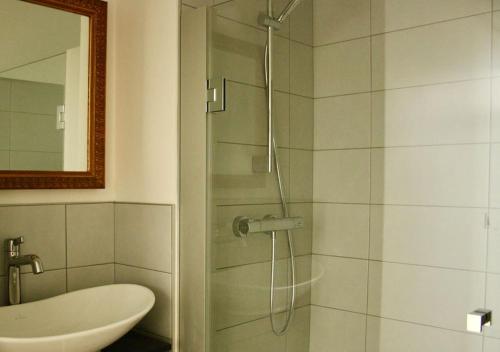 a bathroom with a shower with a toilet and a sink at Appartement lumineux in Dole