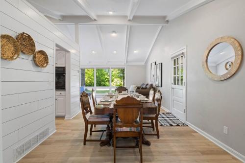 a dining room with a table and chairs at Work-friendly & near downtown in Jeffersonville