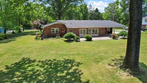 a small house in a yard with a tree at Work-friendly & near downtown in Jeffersonville