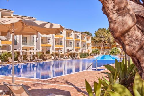 The swimming pool at or close to Zafiro Tropic
