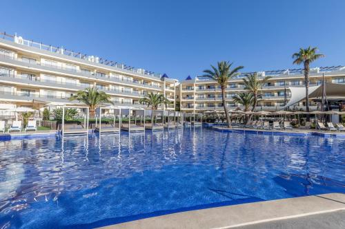 a large swimming pool in front of a hotel at Zafiro Palmanova in Palmanova