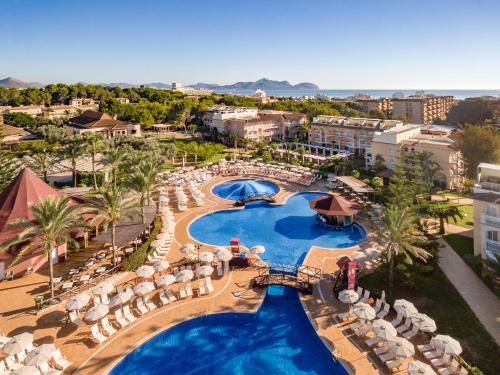 an aerial view of a resort with a swimming pool at Zafiro Can Picafort in Can Picafort