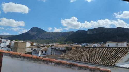 Kalnų panorama iš svečių namų arba bendras kalnų vaizdas
